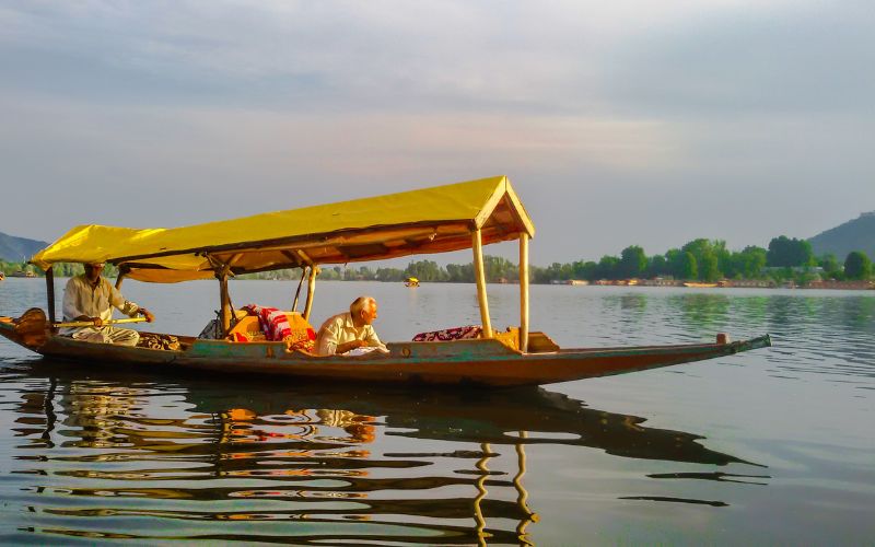 Covering Srinagar Airport to Dal Lake Distance by Cab: Places to Check